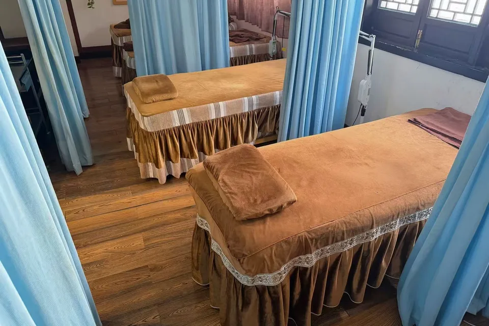 Traditional Chinese medicine clinic 5